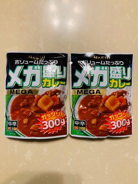 【おすすめ!】【ポイント消化!】HACHI ハチ メガ盛りカレー 中辛 300g×2袋 ハチ食品 株式会社 カレー