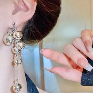 シルバー ロングピアス フレンチスタイル ボヘミアン ボール 上品 高見え 揺れる