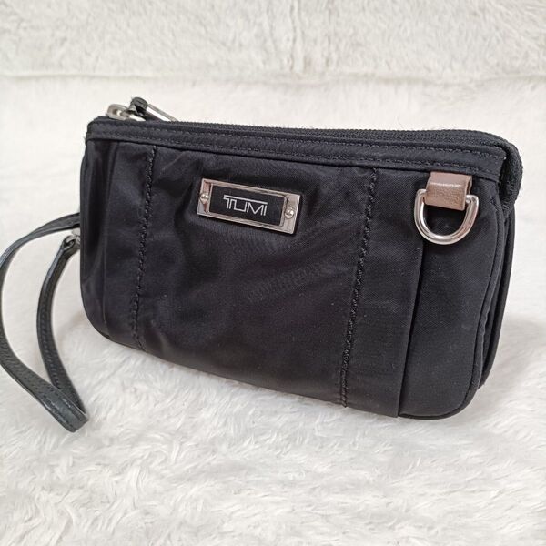 美品 トゥミ TUMI ナイロン ポーチ ストラップ付 ブラック