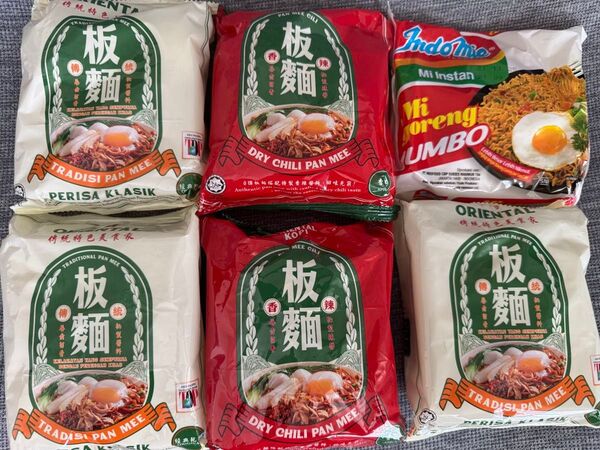 マレーシア 人気店 オリエンタルコピの板麺 パンミーヌードルとインドネシア ミーゴレンの焼きそば セット