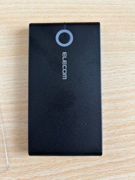 モバイルバッテリー/薄型/5000mAh/2.4A出力/ブラック 【エレコム】
