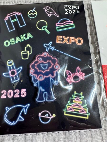 新品 ミャクミャクピンバッジ ネオン 万博EXPO2025