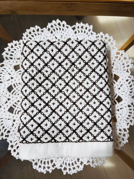 【刺し子ふきん完成品】十字花刺しアレンジ こげ茶色