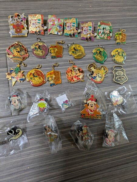 ディズニー TDR 入場者特典28個セット バッジ キーホルダー 東京ディズニーランド