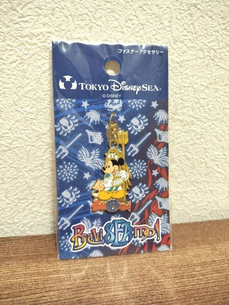 ディズニーシー ブラヴィッシーモ ファスナーアクセサリー キーホルダー ミッキー キーチェーン Disney