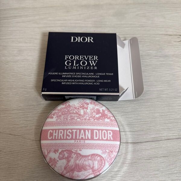 Dior FOREVER GLOW LUMINIZER 004 コーラルグロウルミナイザー限定