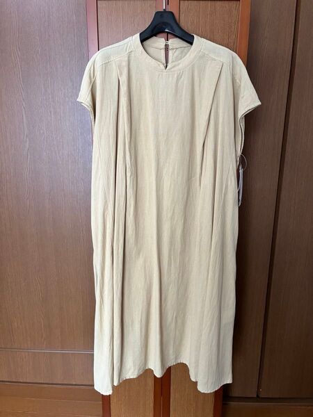 ワンピース ノースリーブ ベージュ M〜L