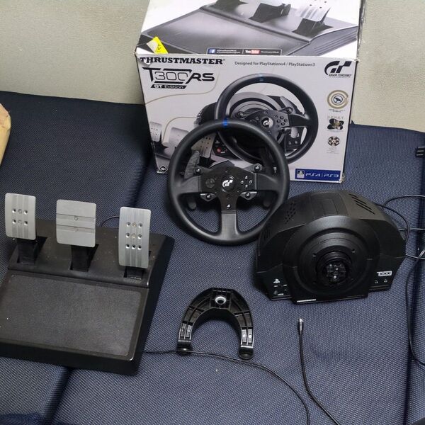T300RS Thrustmaster ハンドルコントローラー商品に質問があればお答えします