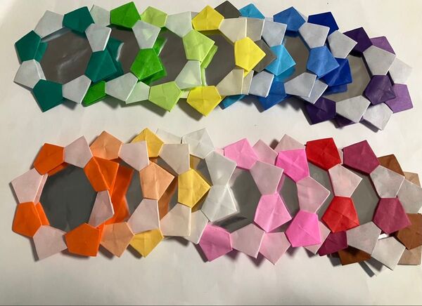 ハンドメイド 折り紙 花メダル 20個 シルバー 壁面飾り 保育園 児童館 幼稚園 施設 イベント まとめ購入120円引き