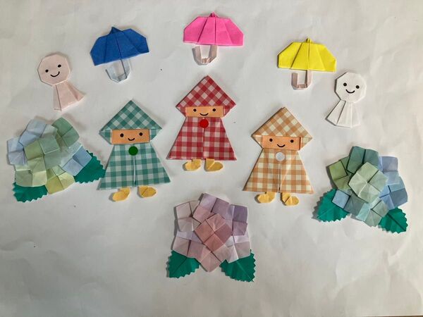 ハンドメイド 折り紙 梅雨 紫陽花 レインコート 傘 てるてる坊主 壁面飾り 幼稚園 保育園 施設 まとめ購入120円引き