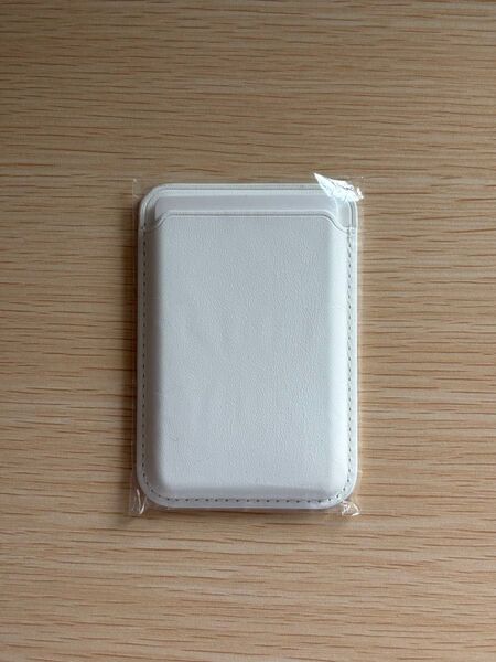 MagSafeレザーウォレット ホワイト iPhone カードケース