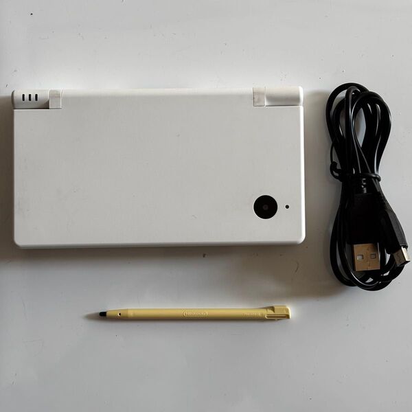 Nintendo DSi 本体 充電ケーブル付き