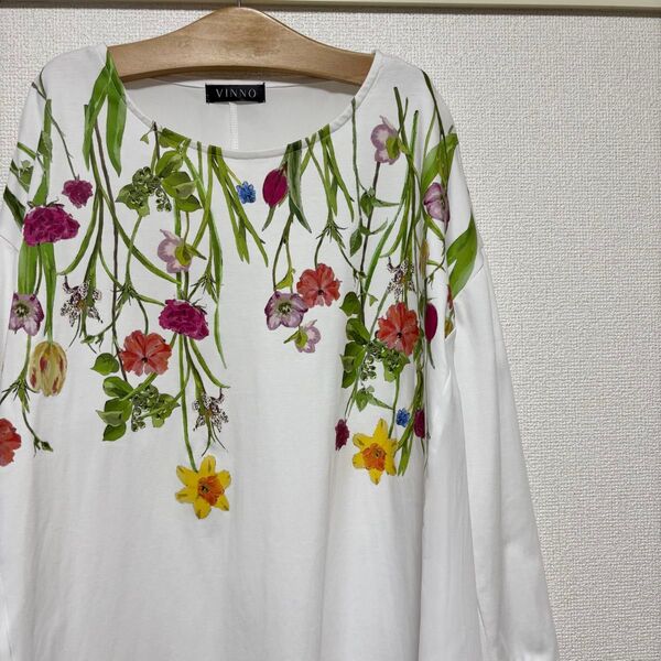 VINNO ベルーナ フラワープリント トップス M-L