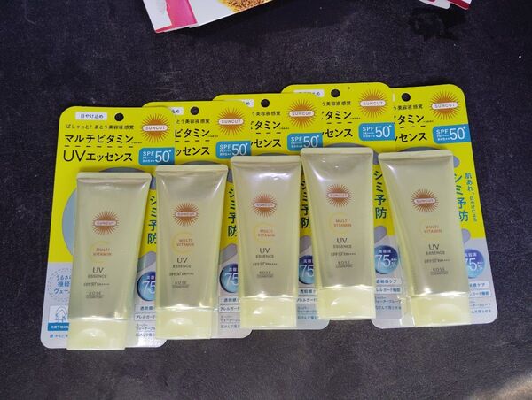 【5個セット】KOSE サンカット マルチビタミン UVエッセンス SPF50+ 75g