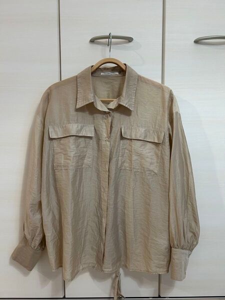 【Thevon】バックレースアップシアーシャツ ベージュ