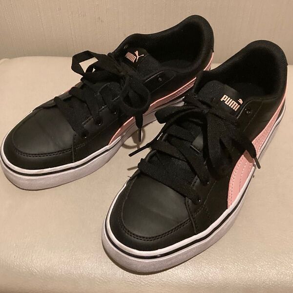 PUMA プーマ Vコートバルク 389907-03ブラック×アーモンドブロッサム 23.5cm レディース