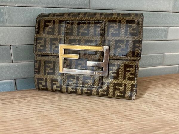 FENDI ズッカ柄三つ折りエナメル財布