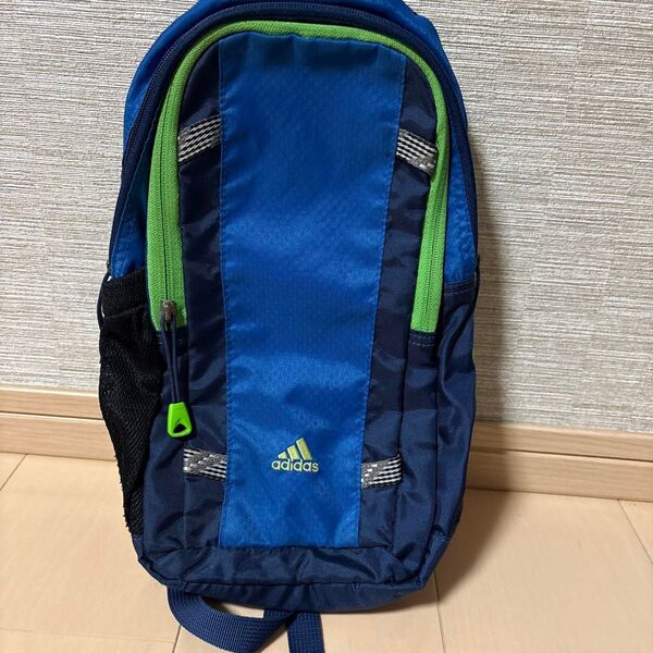 adidas 小型リュック
