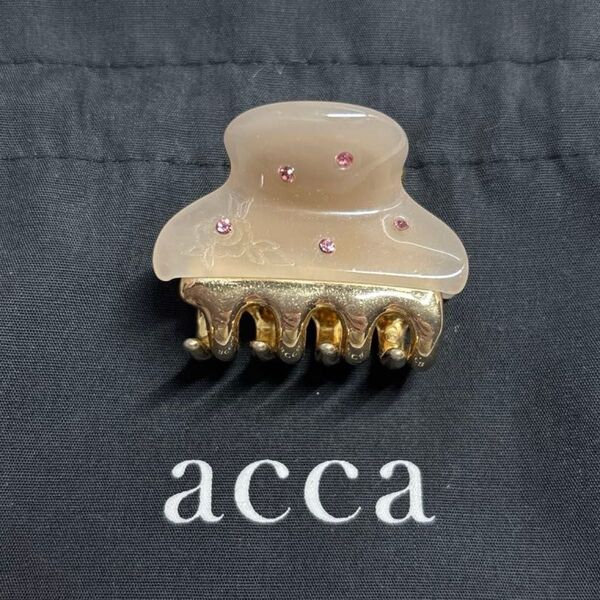 ☆acca アッカ☆可愛い ピンクスワロフスキー お花デザイン ヘアクリップ ライトグレー