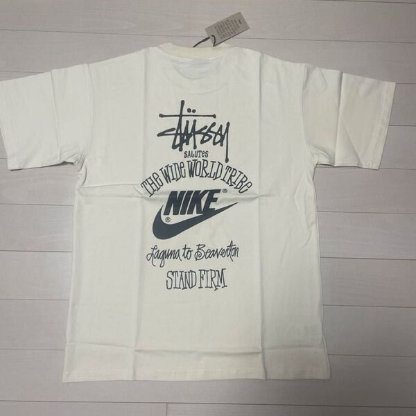 新品 STUSSYデザインTee グラフィック ライトベージュ L 半袖Tシャツ