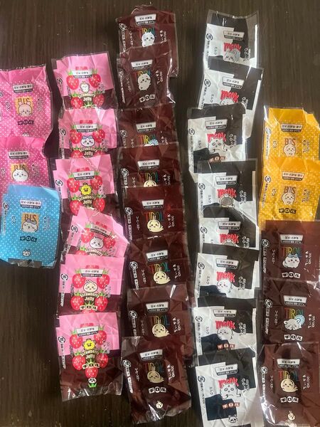 値下げ!!ちいかわ チロルチョコ ちいかわチロル 包装紙 30枚 ちいかわ ハチワレ うさぎ モモンガ 古本屋 他