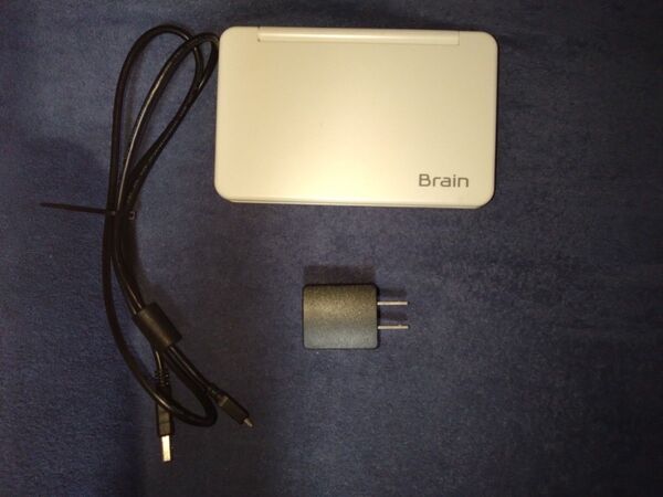 SHARP 電子辞書 Brain PW-SA4(ホワイト)【充電器・ケーブル・タッチペン付き】