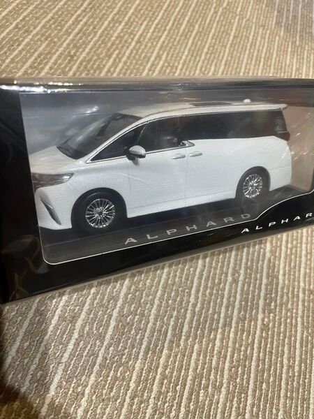 新型アルファード カラーサンプル 非売品ミニカー 1/30スケール プラチナホワイトパールマイカ トヨタ TOYOTA