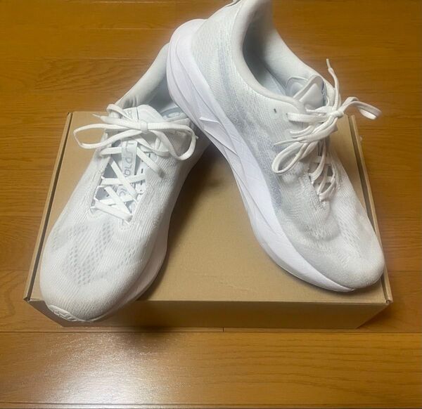 アシックス ノヴァブラスト5 27センチ ホワイト 美品 ランニングシューズ asics