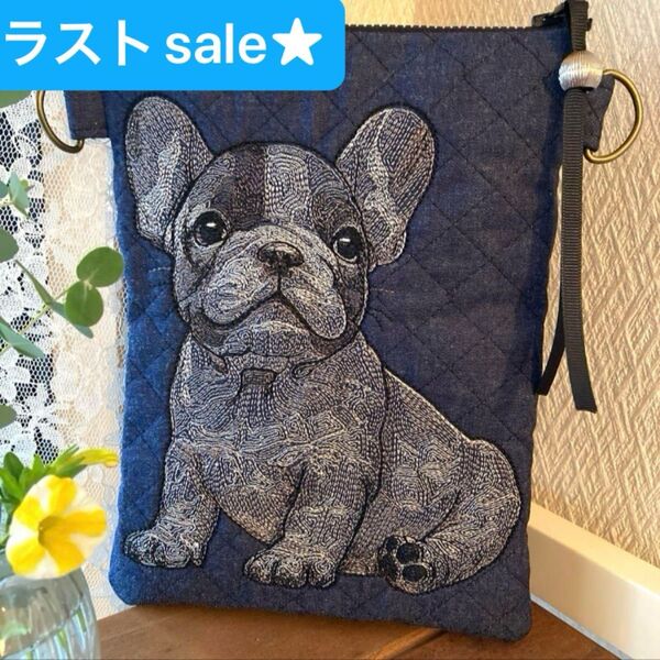 フレブルちゃん刺繍★デニムキルティング サイドDかんつきポーチ ハンドメイド