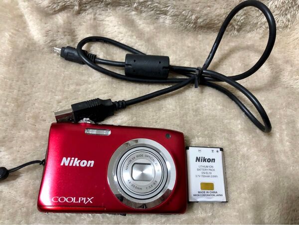 Nikon ニコン COOLPIX デジタルカメラ レッド