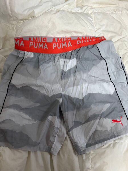 PUMA ハーフパンツ メンズ ホワイト グレー レッド ロゴ入り スポーツウェア