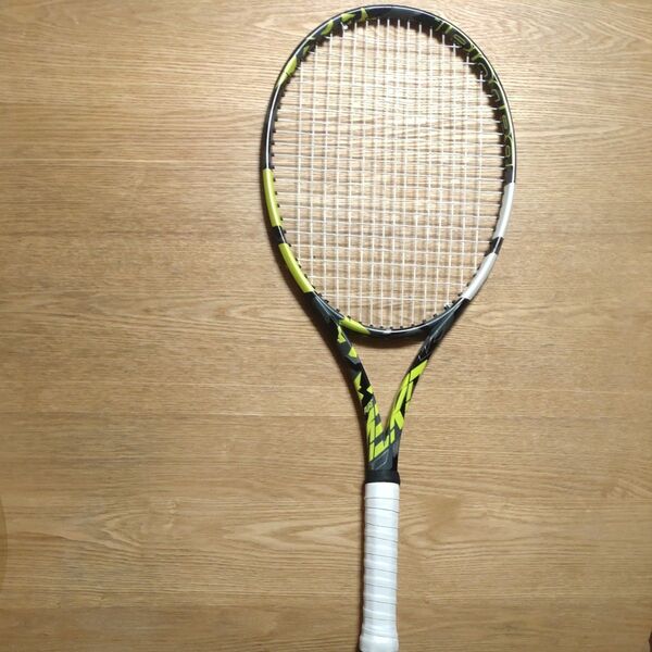Babolat ピュアアエロ98バボラピュアアエロ98 グリップ2 サービスガット無料張り替え