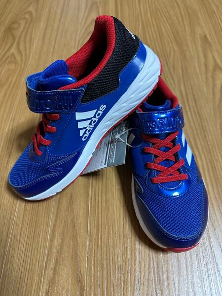 adidas スニーカー 23センチ