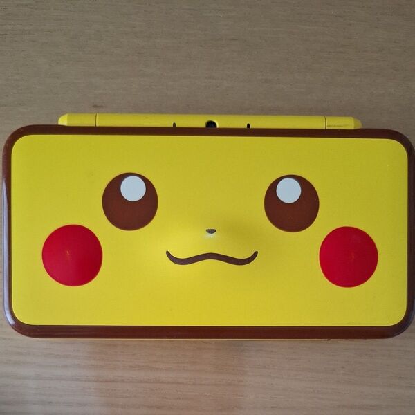 初期化済みNintendo 2DS LL ピカチュウ限定版 タッチペン充電器付属