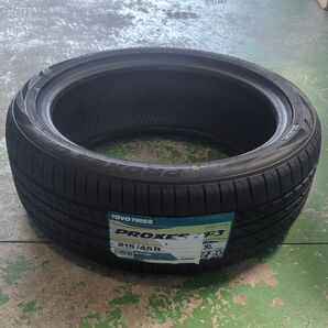 夏タイヤ 215/45r18 トーヨータイヤ
