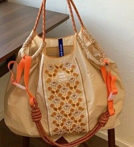ストラップ紐付 花柄 フラワー柄 刺繍バッグ Мサイズ エコバッグ トートバッグ ベージュ オレンジ ショルダー付 綺麗