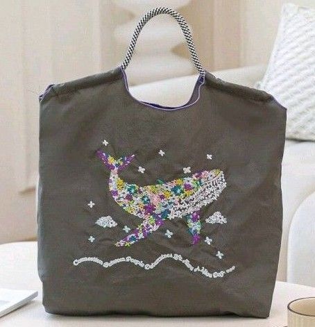 クジラ柄 花柄 刺繍バッグ エコバッグ М トートバッグ くじら刺繍 花柄 グレー