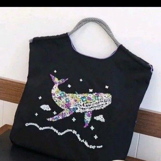 クジラ柄 刺繍バッグ エコバッグ М トートバッグ くじら刺繍 花柄 黒 ブラック