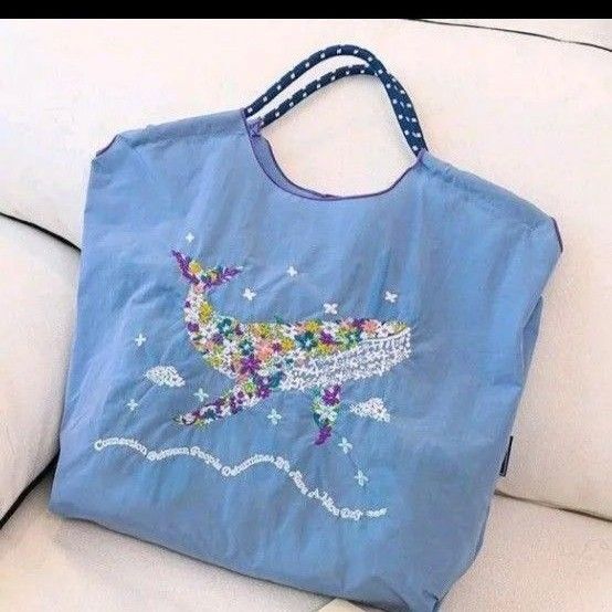 クジラ柄 花柄 刺繍バッグ エコバッグ М トートバッグ くじら刺繍 花柄 青 ブルー