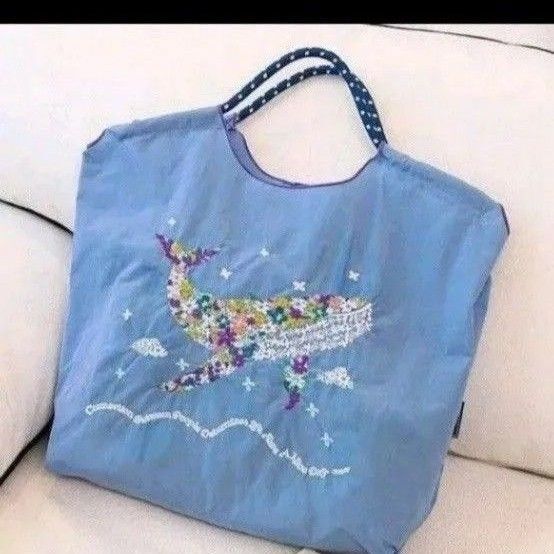 クジラ柄 花柄 刺繍バッグ エコバッグ М トートバッグ くじら刺繍 花柄 青 ブルー