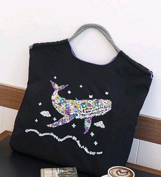 クジラ柄 刺繍バッグ エコバッグ М トートバッグ くじら刺繍 花柄 黒 ブラック
