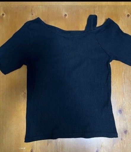 GU ワンショルダーカットアウトT(半袖) ブラック片方肩出しTシャツ 黒 M