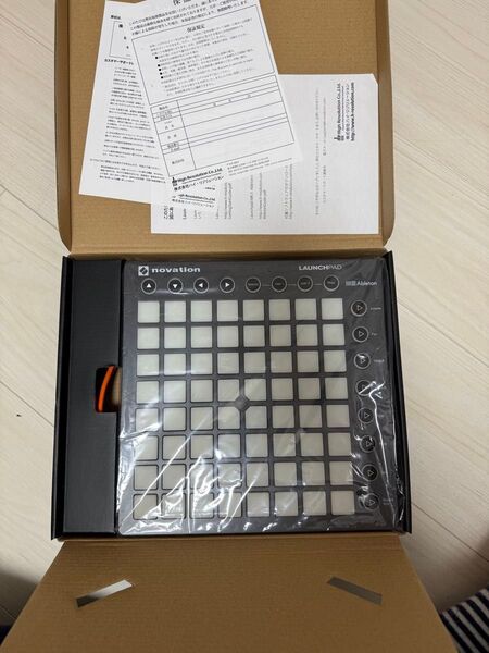 novation Launchpad MIDIコントローラー