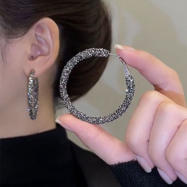 ブラック フープ ピアス 韓国 リング 大きめ キラキラ 大人気 黒 ジュエリー 両耳用 アクセサリー スタッド