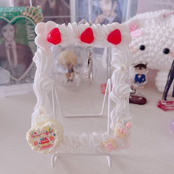 *.゜happy birthdayトレカケースキーホルダー*.゜ホイップデコ ハッピーバースデー ショートケーキ