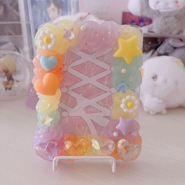 *.SALE平成っぽカラフルなトレカケース*.゚ホイップデコ ハンドメイド