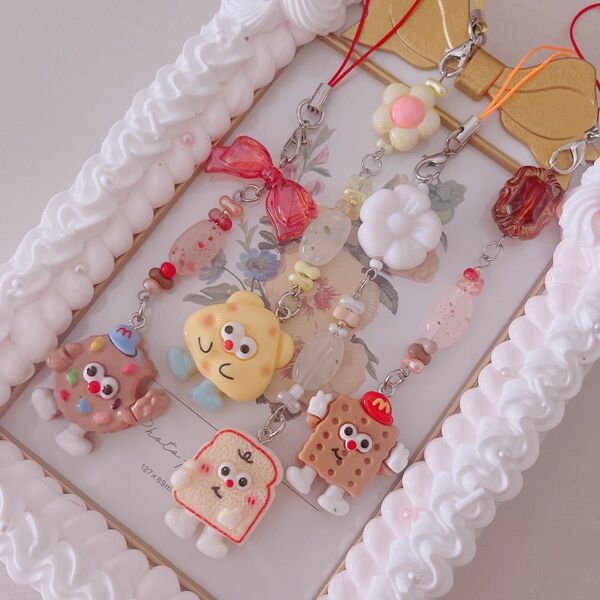 *.゜グミとおやつモンスターのストラップ*.゜ハンドメイド キーホルダー