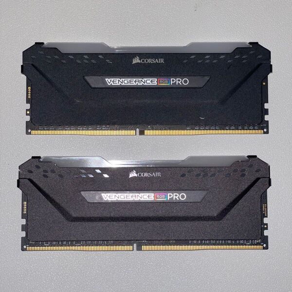 CORSAIR VENGEANCE RGB PRO 32GB DDR4-320Mhz 中古品/デスクトップメモリ2枚セット