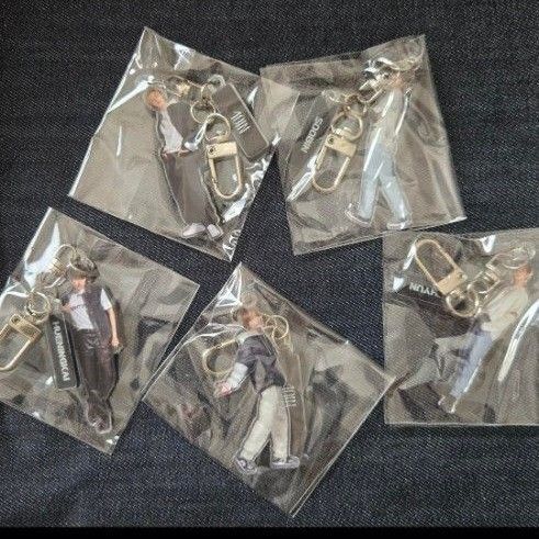 txt 4OIN アクリルキーホルダー