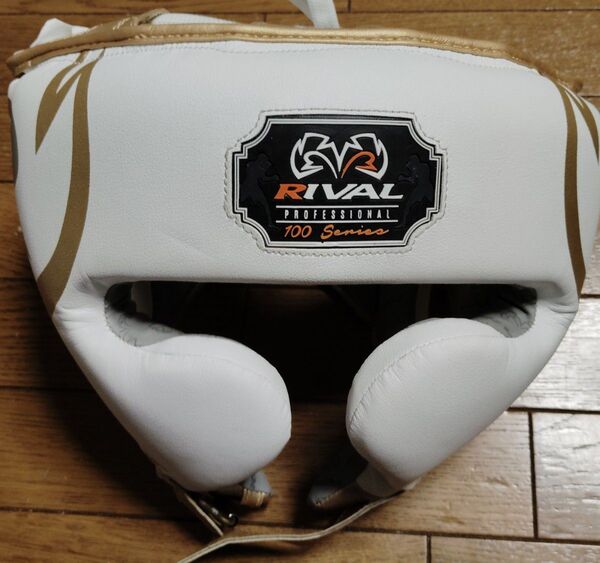 RIVAL ボクシングヘッドギア 700シリーズ ホワイト/ゴールド